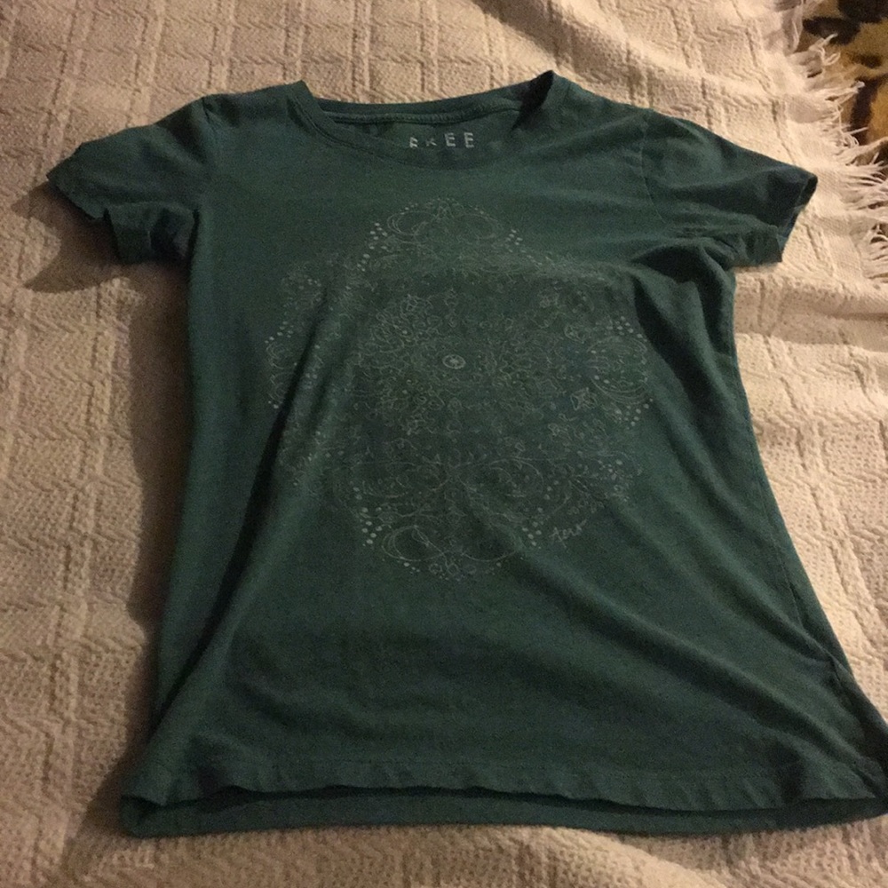 Green design T shirt